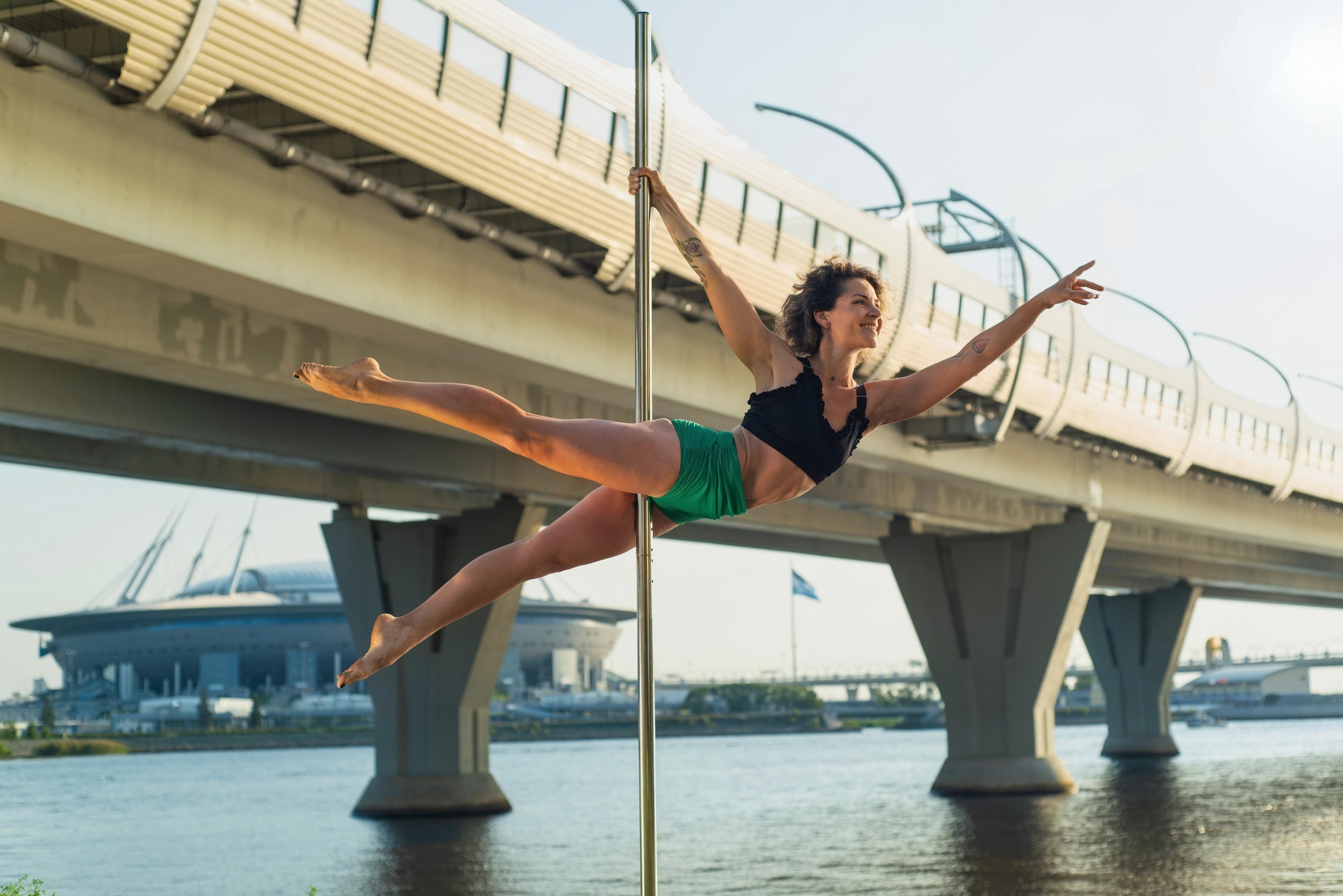 Pole dance в СПб в студии танцев и воздушной гимнастики PDS (Pole Dance Style)
